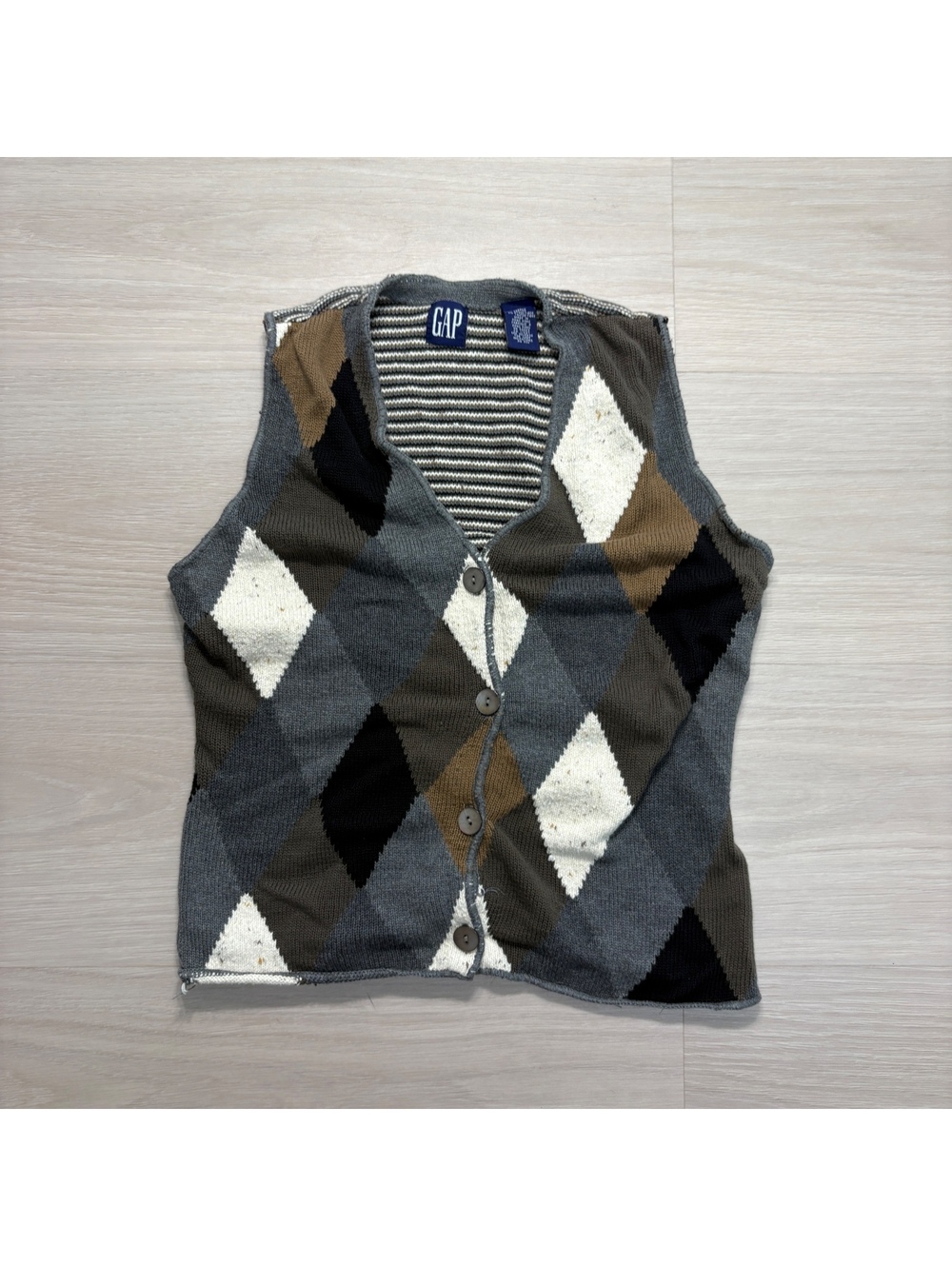 90s vintage prep, dark academia, and cozy streetwear Gap argyle sweater vest